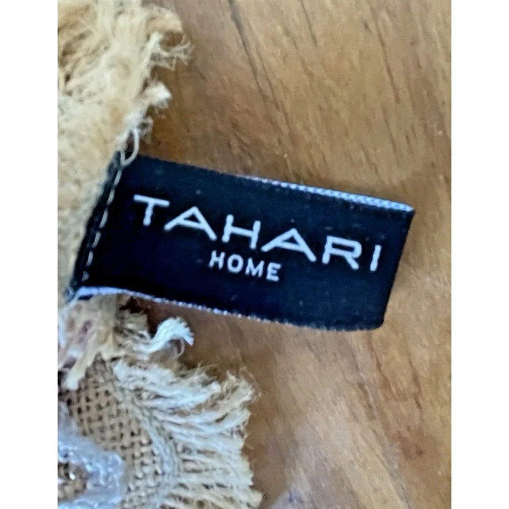NWT‎ Tahari Christmas Beaded Table Runner Gold Red White Poinsettia Figural